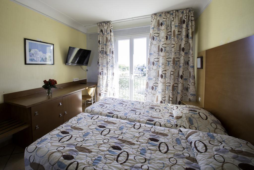 Albergo Hotel Saint-Laurent-du-Var Exteriör bild