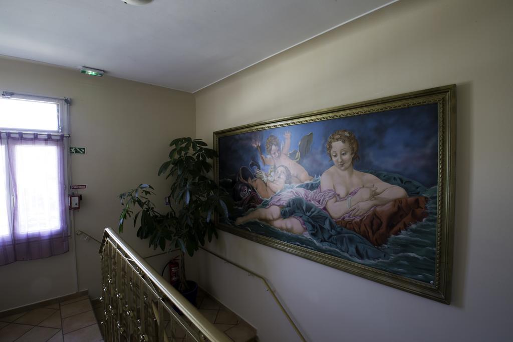 Albergo Hotel Saint-Laurent-du-Var Exteriör bild