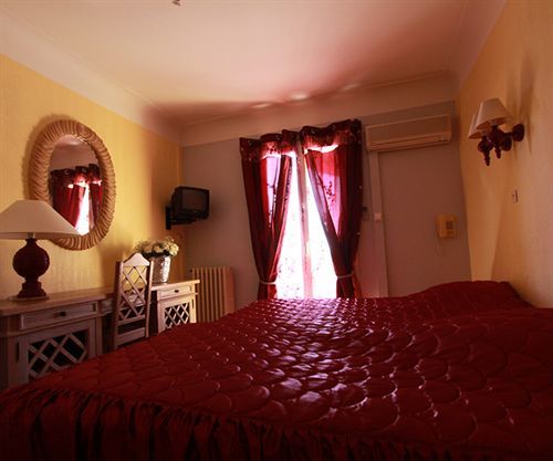 Albergo Hotel Saint-Laurent-du-Var Exteriör bild